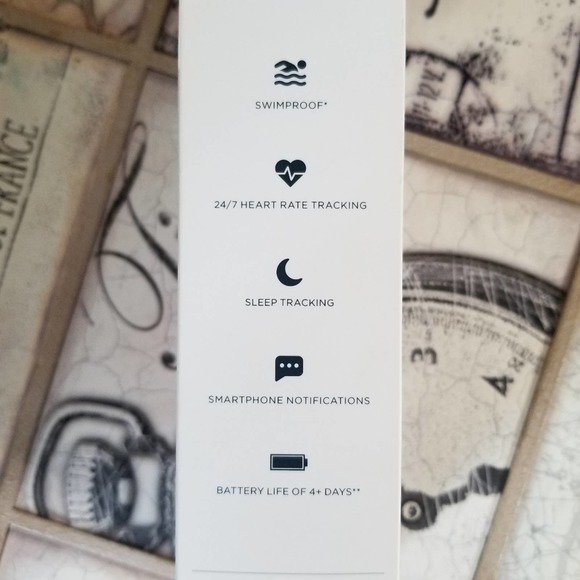 Fitbit Versa Lite Edition Purple Leafs - Picture 4 of 9